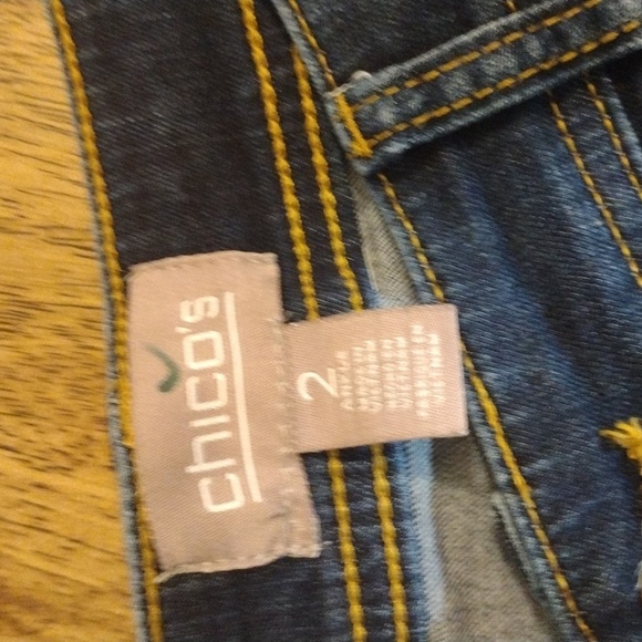 Chico's Dark Wash Distressed Ankle Jeans 2/34 - Picture 4 of 6